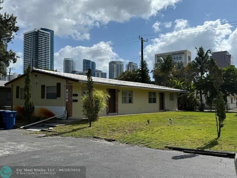 Property Photo: 634 SW 4th Ave B FL 33315