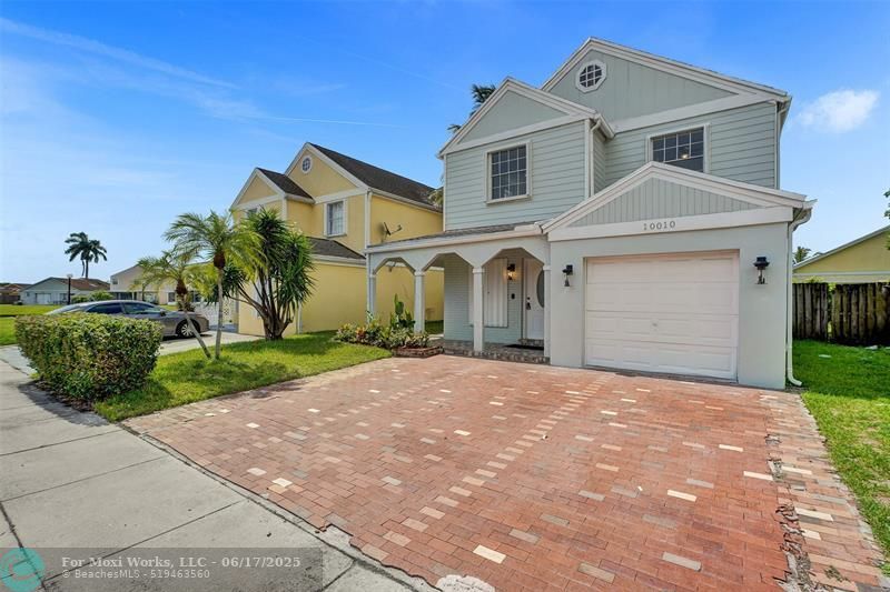 Property Photo: 10010 Loquat St FL 33025