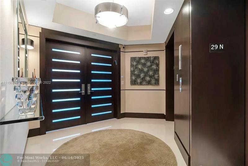 Property Photo: 2711 S Ocean Dr 2902 FL 33019