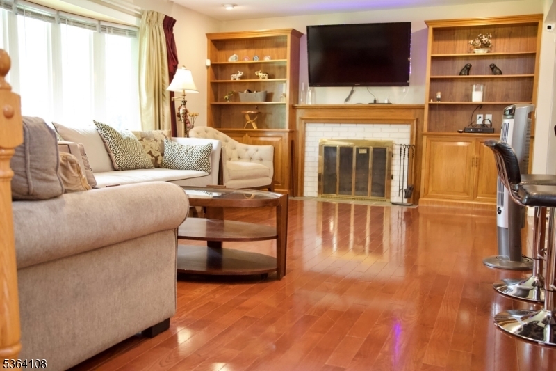 Property Photo:  2 Windsor Rd  NJ 07950 