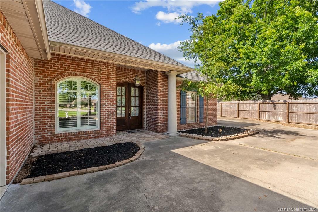 Property Photo:  4202 Kingswood Drive W  LA 70605 