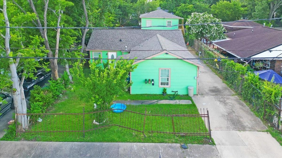Property Photo: 305 Johnson Street TX 77506