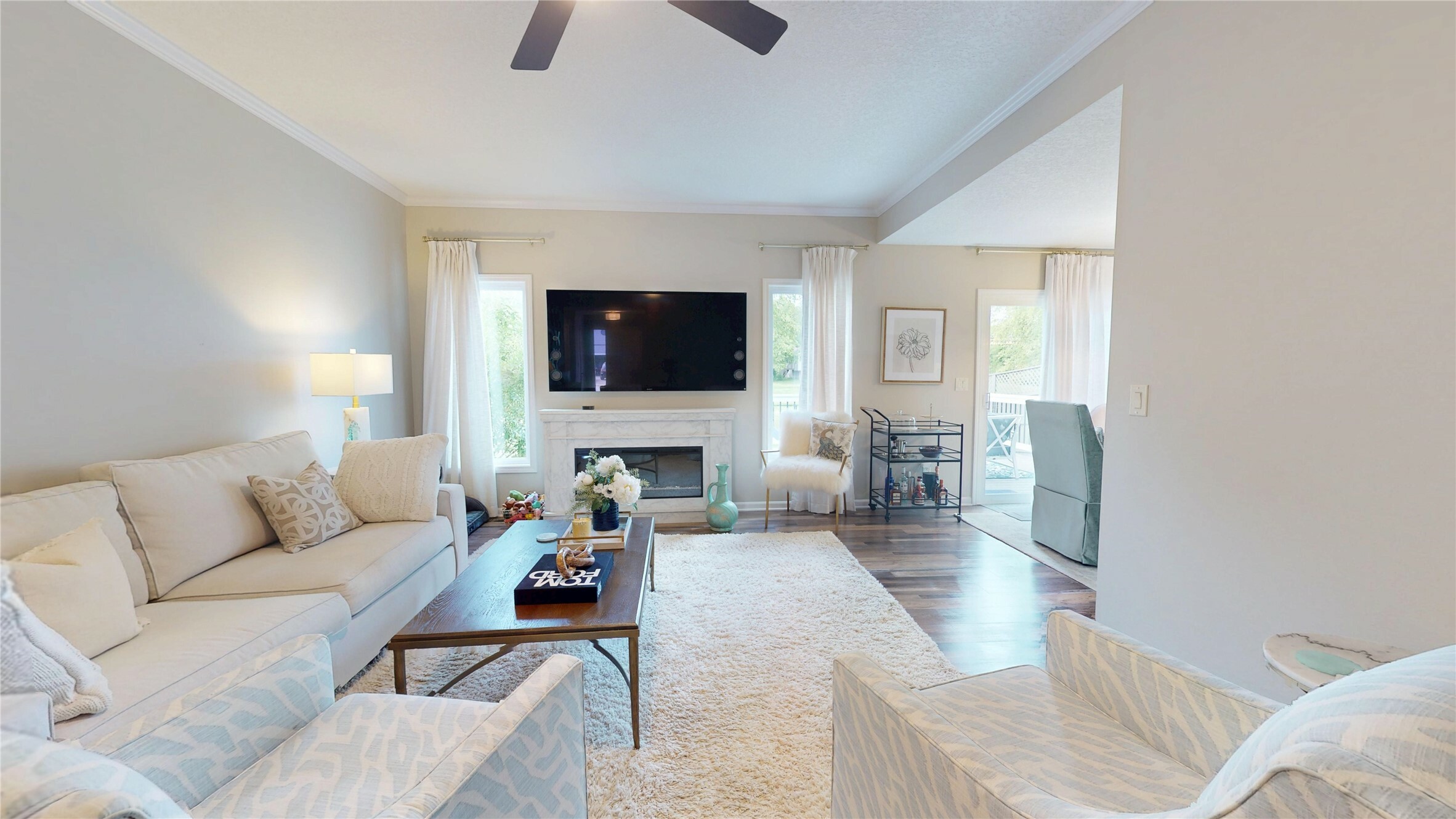 Property Photo: 402 SW 48th Street IA 50023