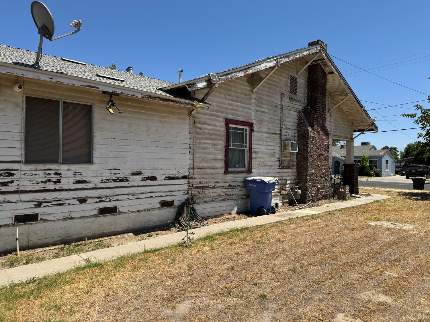 Property Photo: 220 E Cameron CA 93230