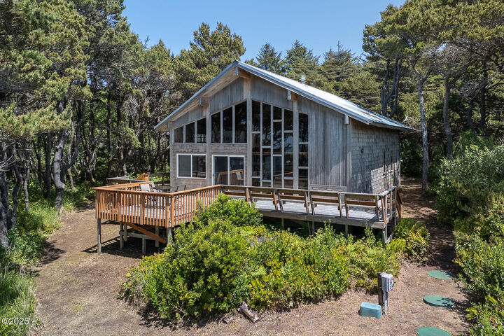 Property Photo:  9914 S Coast Hwy  OR 97366 