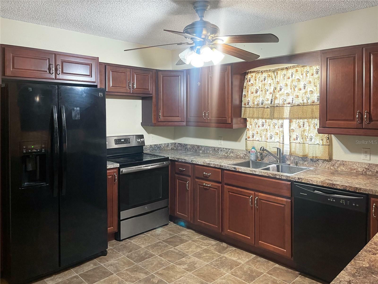 Property Photo: 321 E Gunter Street FL 33844
