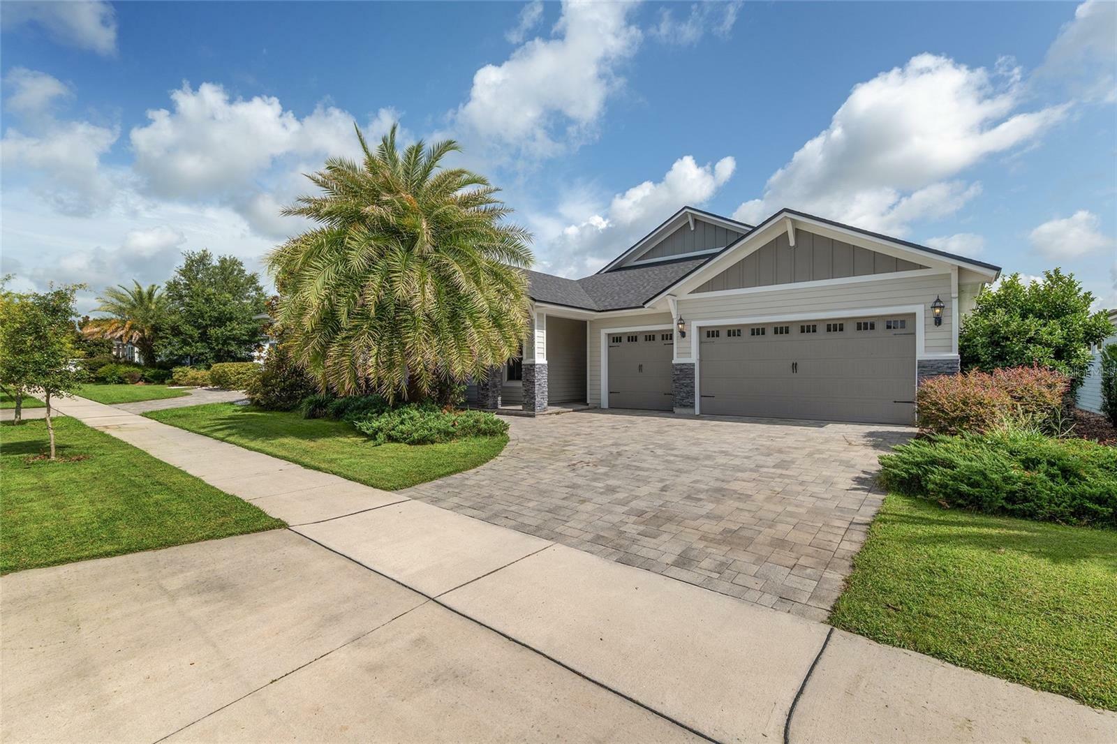 Property Photo: 11890 SW 33rd Lane FL 32608
