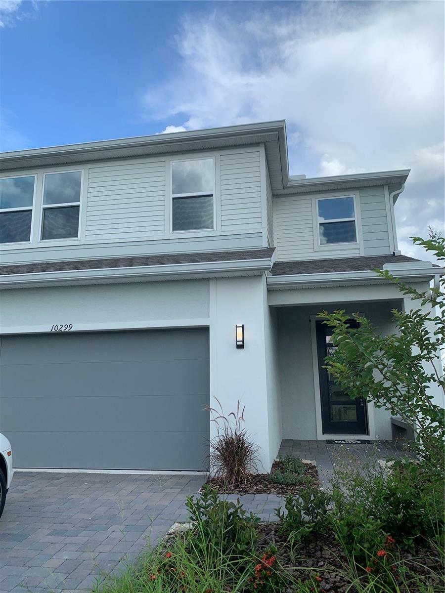 Property Photo: 10299 Park Estates Avenue FL 32836