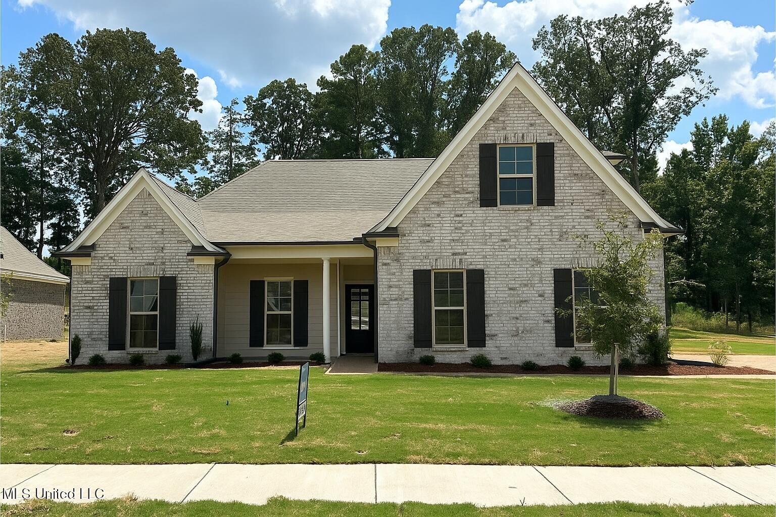 Property Photo:  939 Collie Drive  MS 38632 