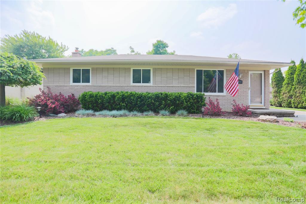 Property Photo: 40755 Oakwood Court MI 48038 2938