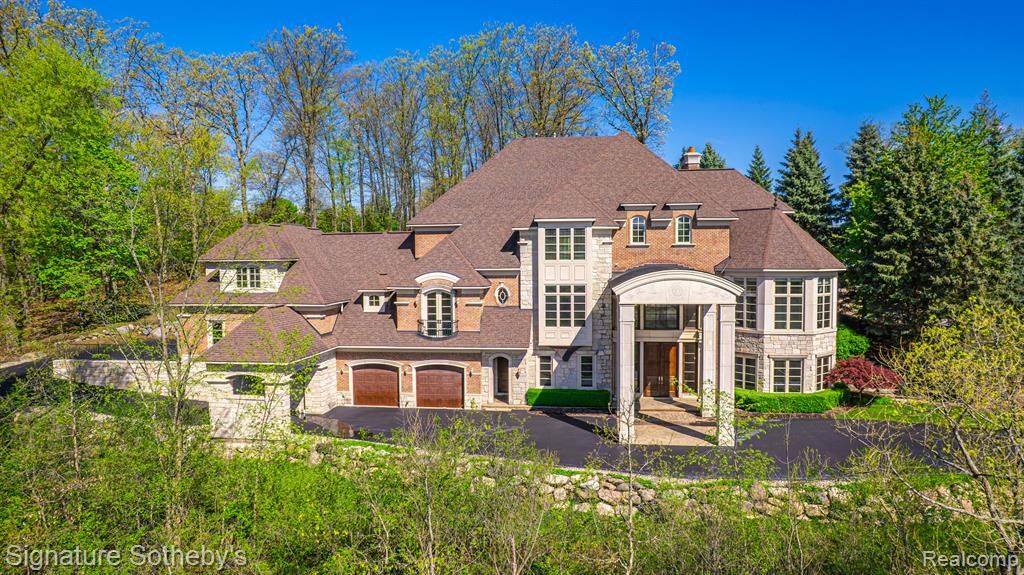 Property Photo: 2759 Turtle Rid Drive MI 48302 0735