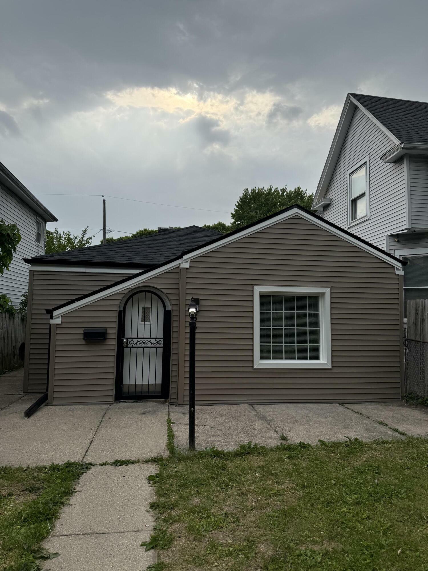 Property Photo: 5411 N 37th St WI 53209