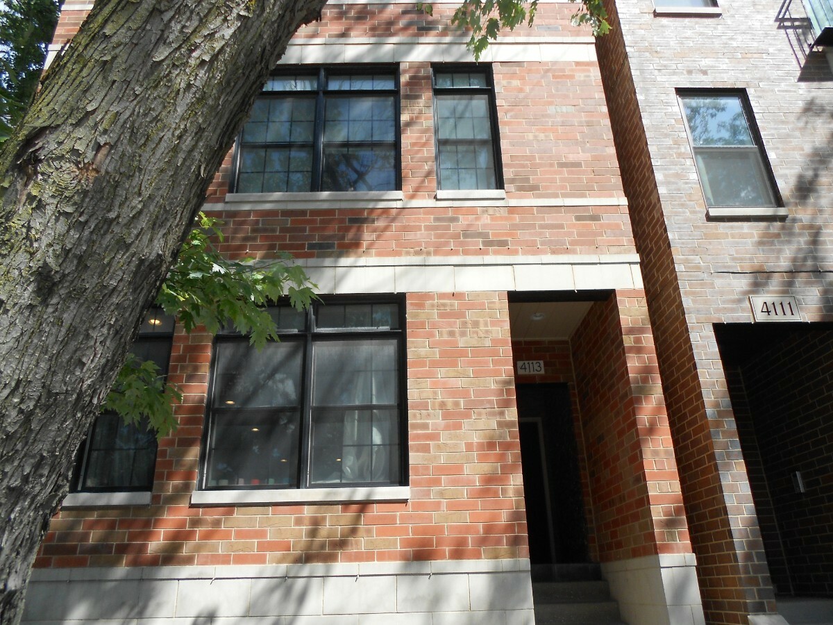 Property Photo: 4113 N Western Avenue 2 IL 60618