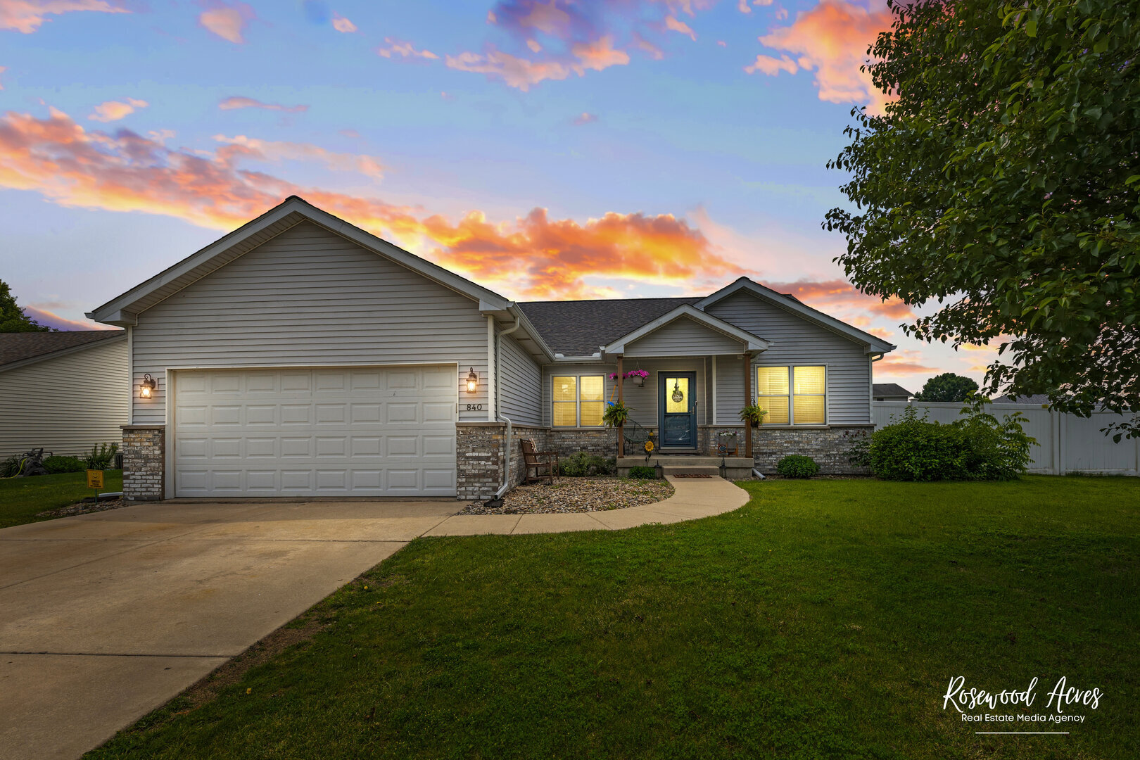 Property Photo: 840 Peony Lane IL 60914