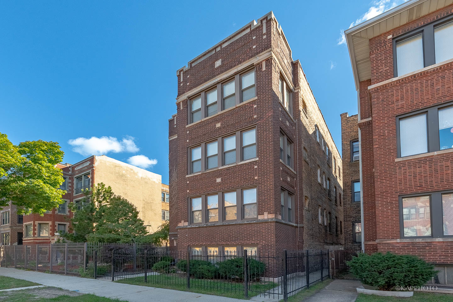 Property Photo: 6819 S Ridgeland Avenue 1 IL 60649