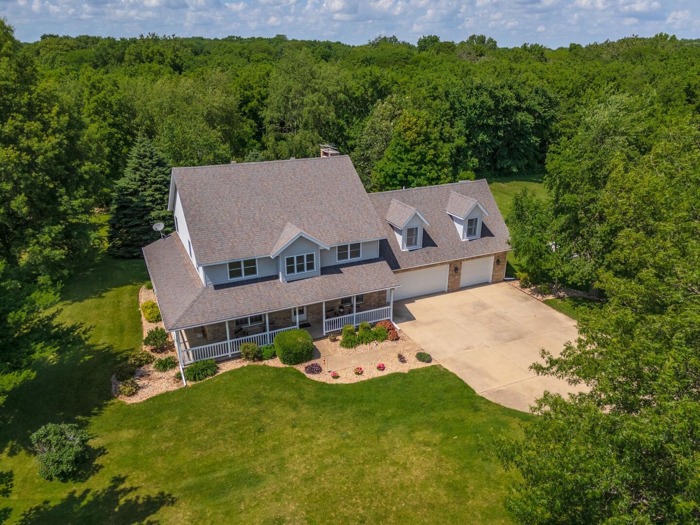 Property Photo: 13494 E 75 North Road IL 61745