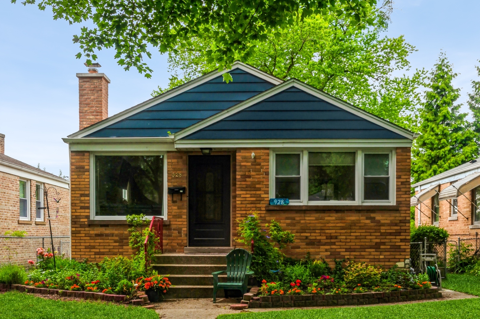 Property Photo: 928 Grey Avenue IL 60202