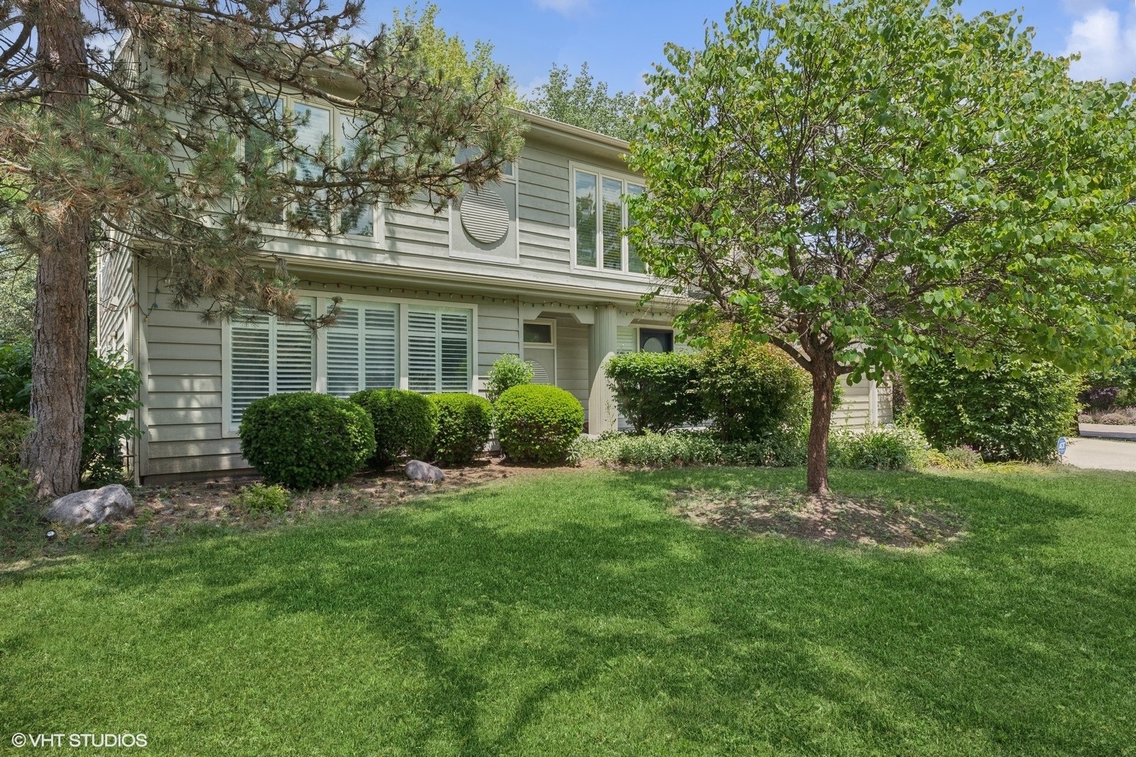 Property Photo: 1430 Country Lane IL 60015