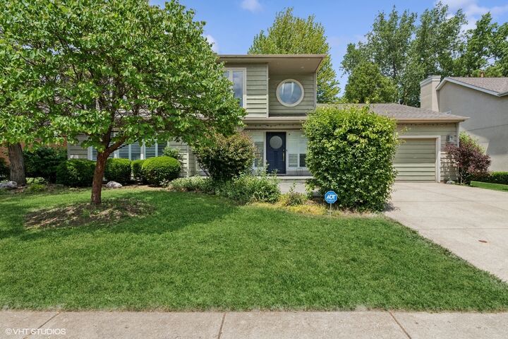 Property Photo:  1430 Country Lane  IL 60015 