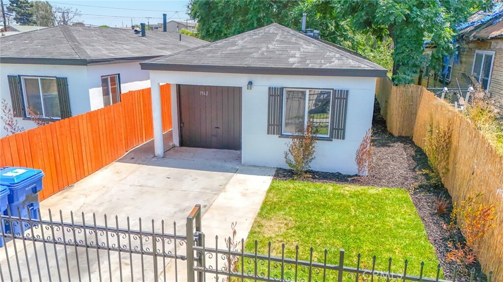 Property Photo: 1962 E 114th Street CA 90059