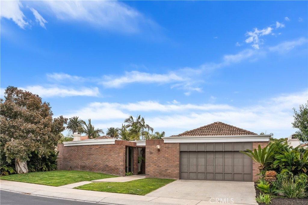 Property Photo: 233 Calle Campesino CA 92672