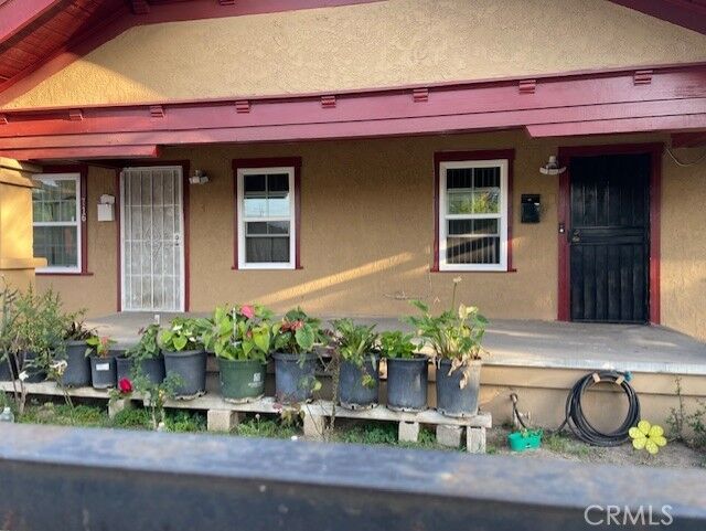 Property Photo:  714 E 2nd Street  CA 92701 