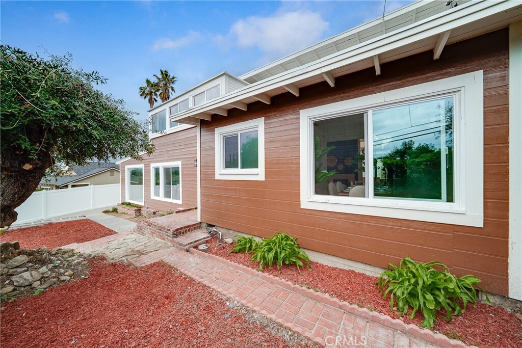 Property Photo:  2423 Rockdell Street  CA 91214 