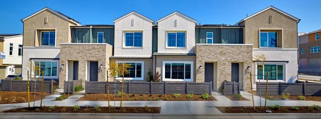 Property Photo:  792 Mateo Street 2  CA 91911 