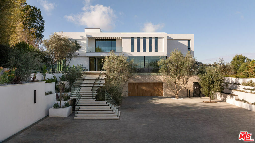 16187 Royal Oak Road  Encino CA 91436 photo
