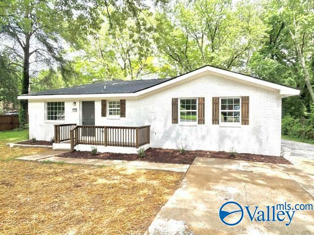 Property Photo: 2618 NW Mountain Park Circle AL 35810