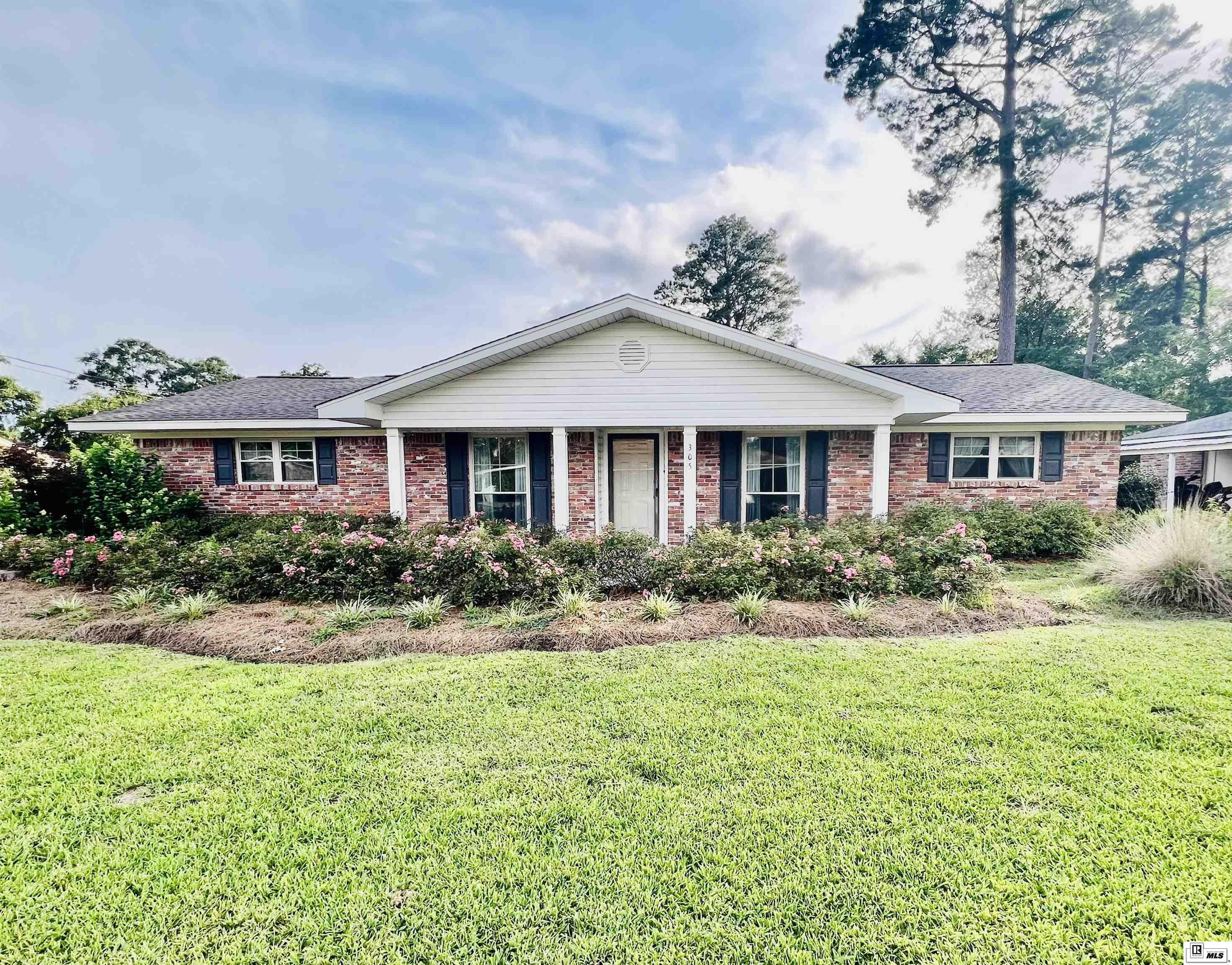 Property Photo: 305 Darbonne Drive LA 71291