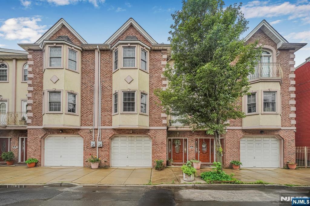 Property Photo:  129 Niagara Street  NJ 07105 