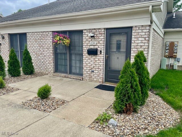 1634 Westhampton Drive  Austintown OH 44515 photo