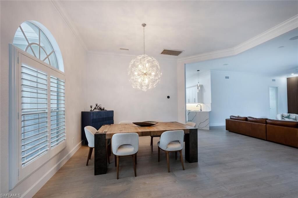 Property Photo: 2862 Lone Pine Ln FL 34119