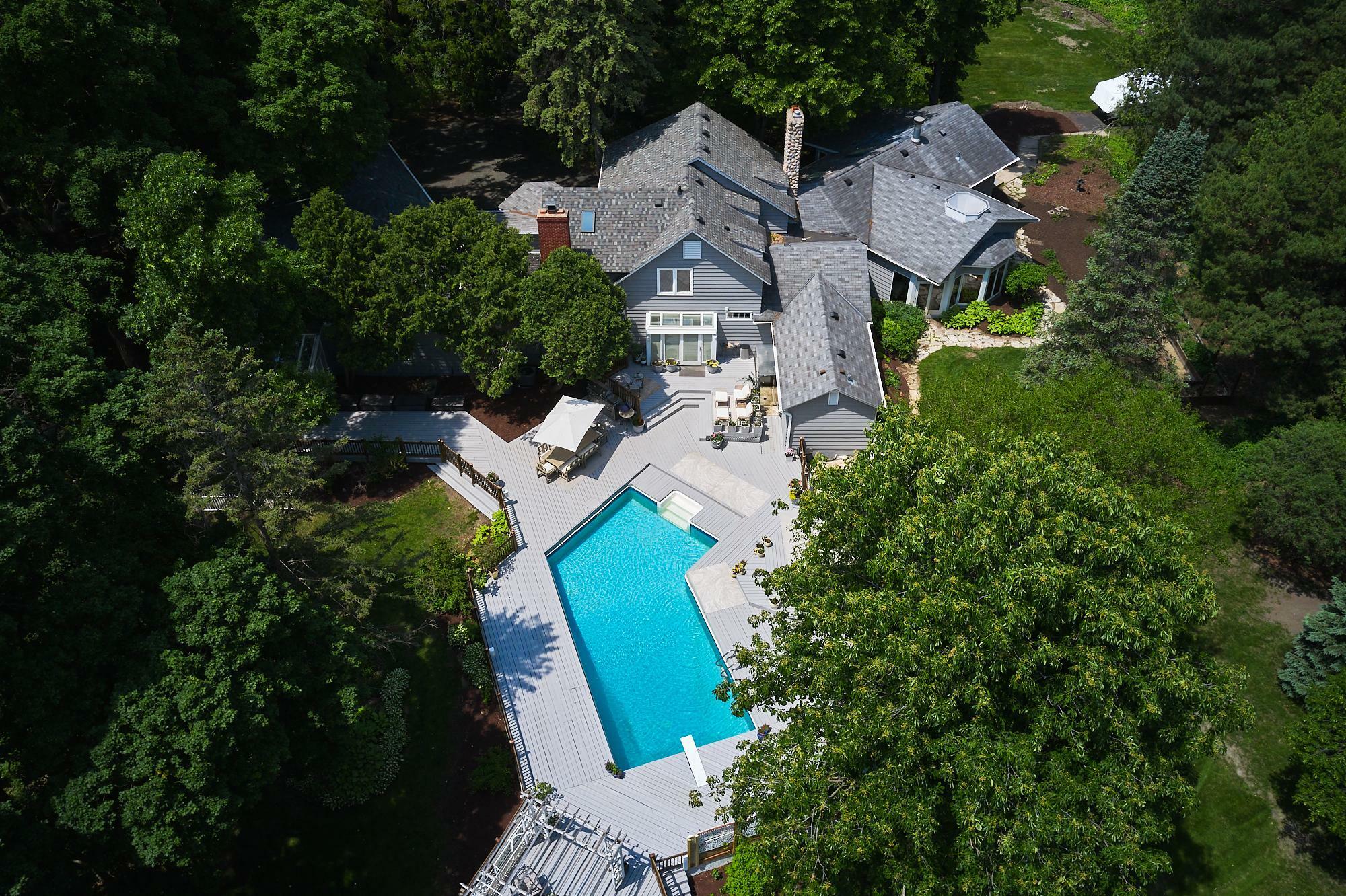 3865 Hillcrest Road  Deephaven MN 55391 photo