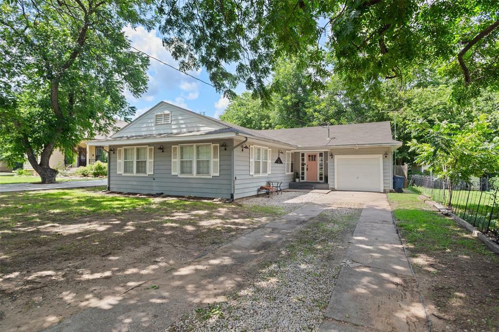 Property Photo: 414 W Doyle Street TX 76048