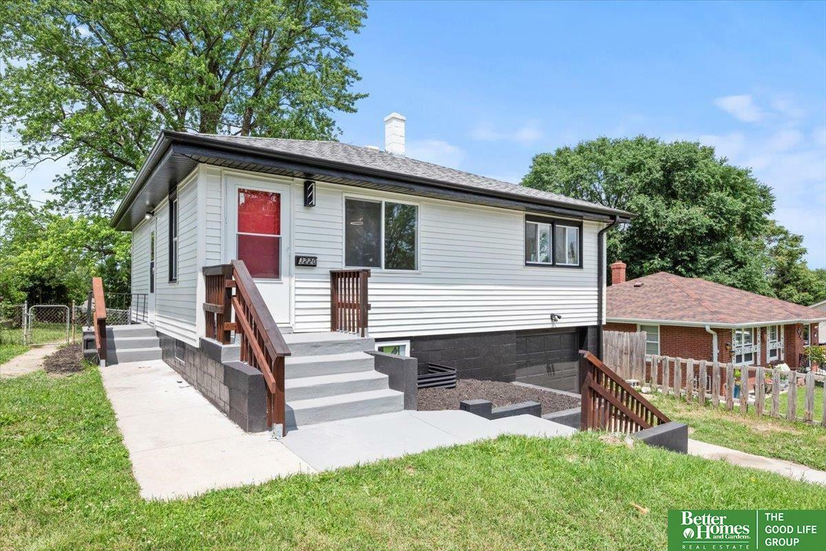 Property Photo: 3220 Bedford Avenue NE 68111