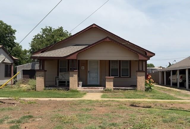 Property Photo:  