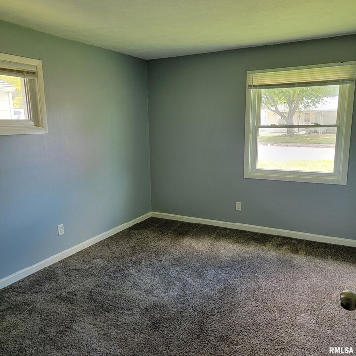 Property Photo: 2624 N Renwood Avenue IL 61604