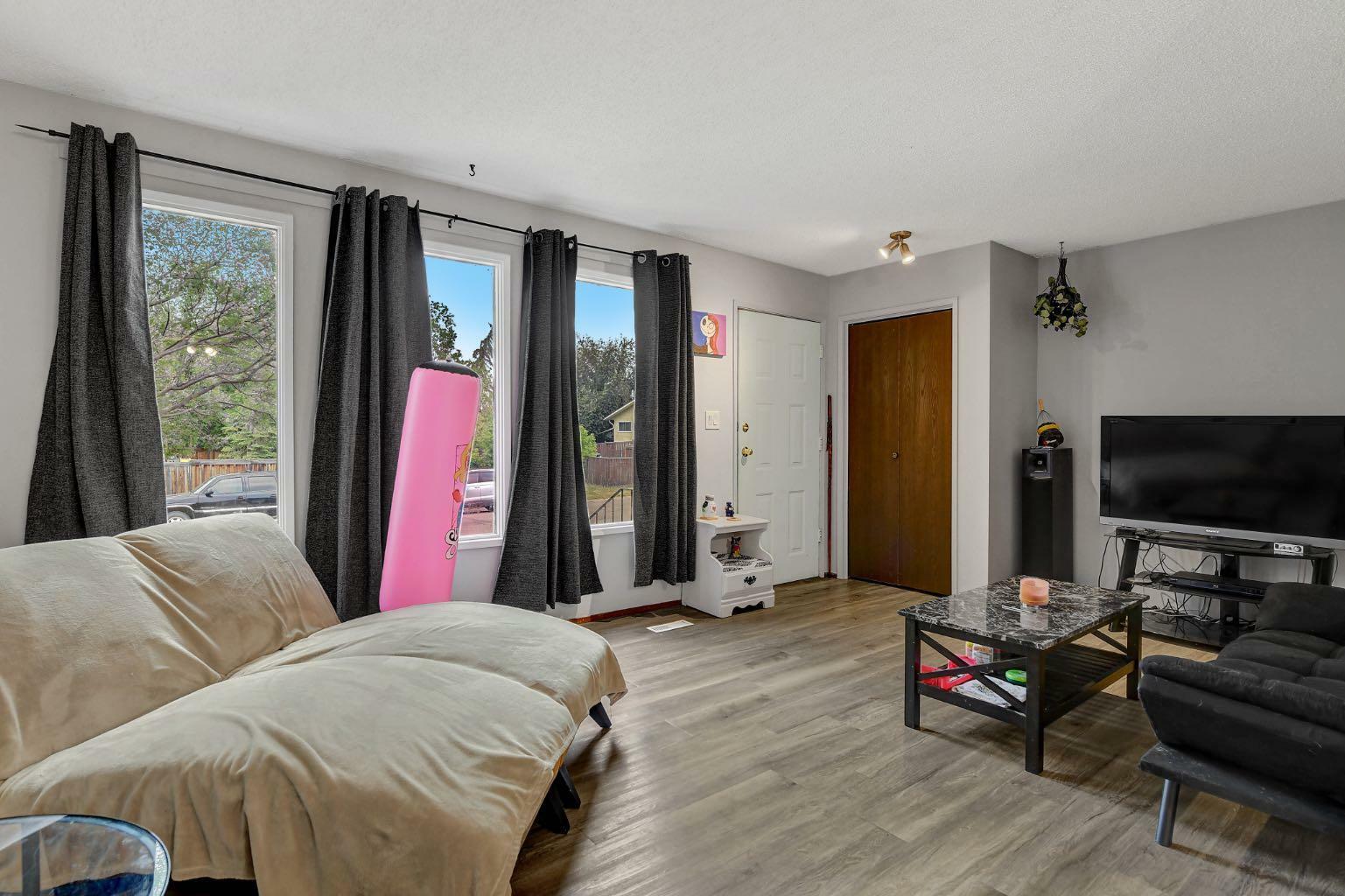 Property Photo: 9707 69 Avenue AB T8V 5E4