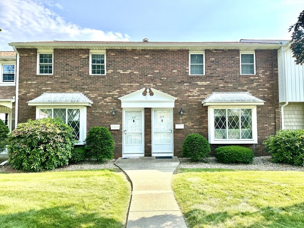 Property Photo: 308 Blisswood Village Dr 308 MA 01056