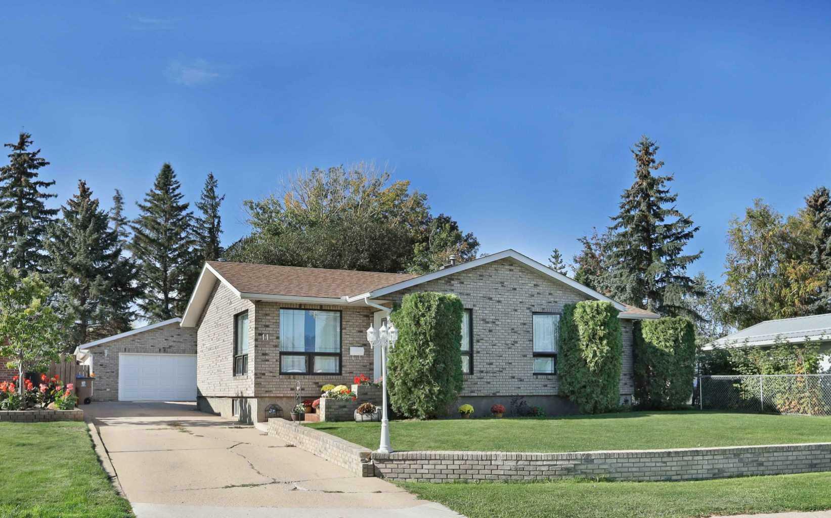 Property Photo: 11 Lakeview Crescent E AB T1R 0L9