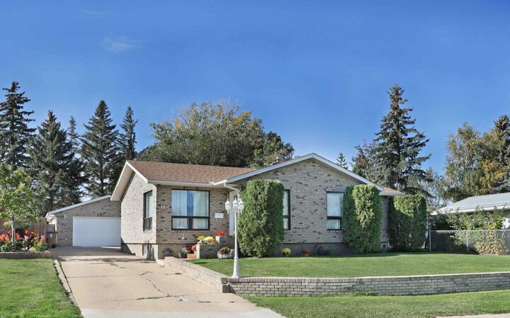 11 Lakeview Crescent E  Brooks AB T1R 0L9 photo