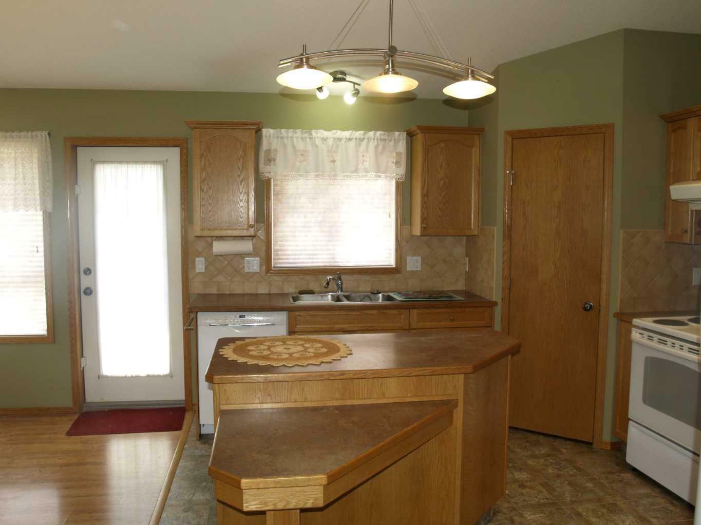 Property Photo: 26 Tennyson Close AB T4L 2L9