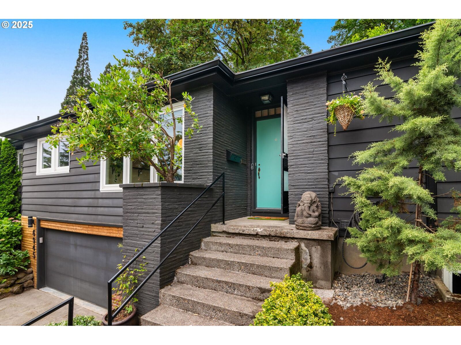 Property Photo: 6945 SW 7th Ave OR 97219
