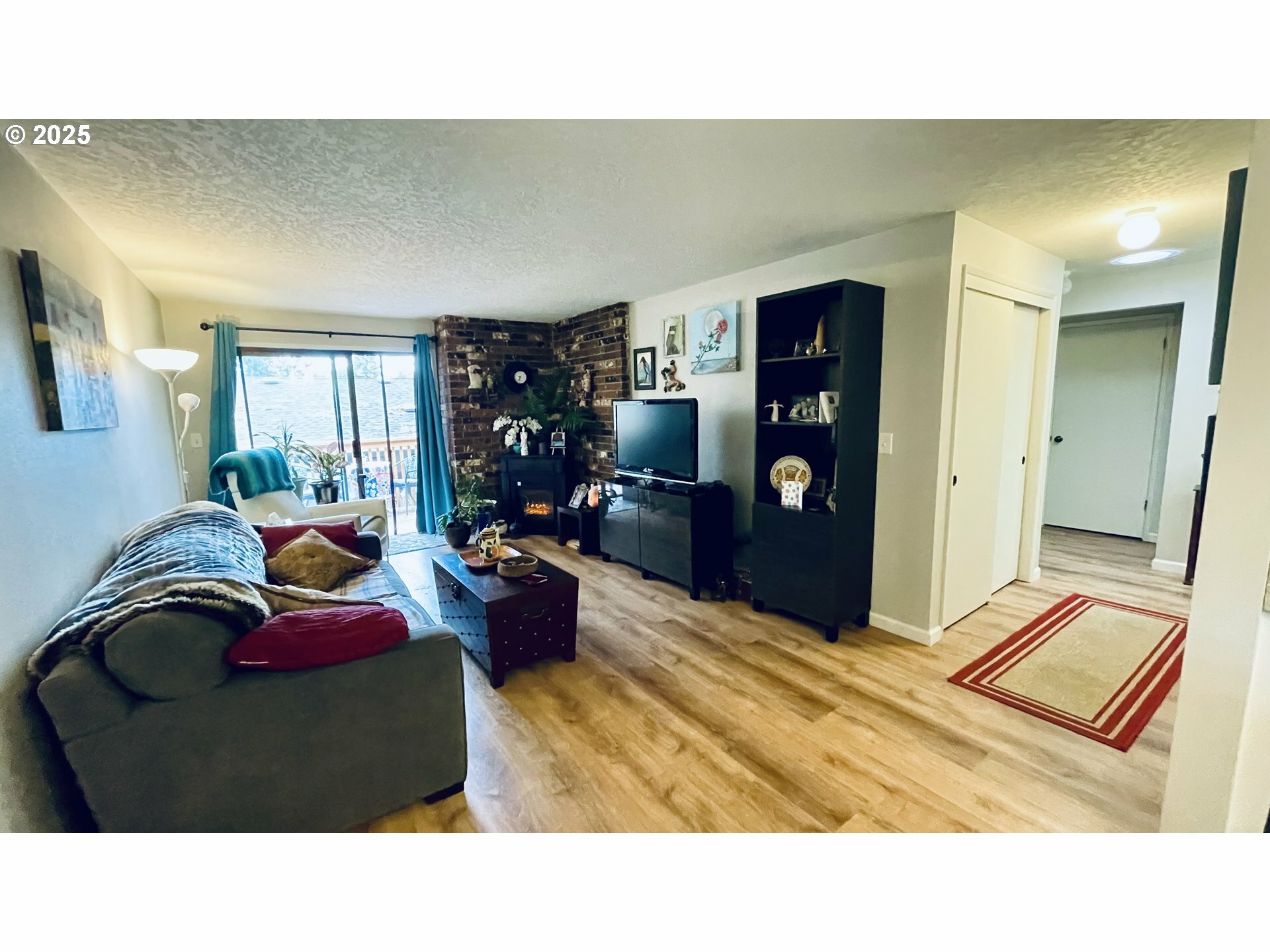 Property Photo: 1587 SE Oak Grove Blvd OR 97267