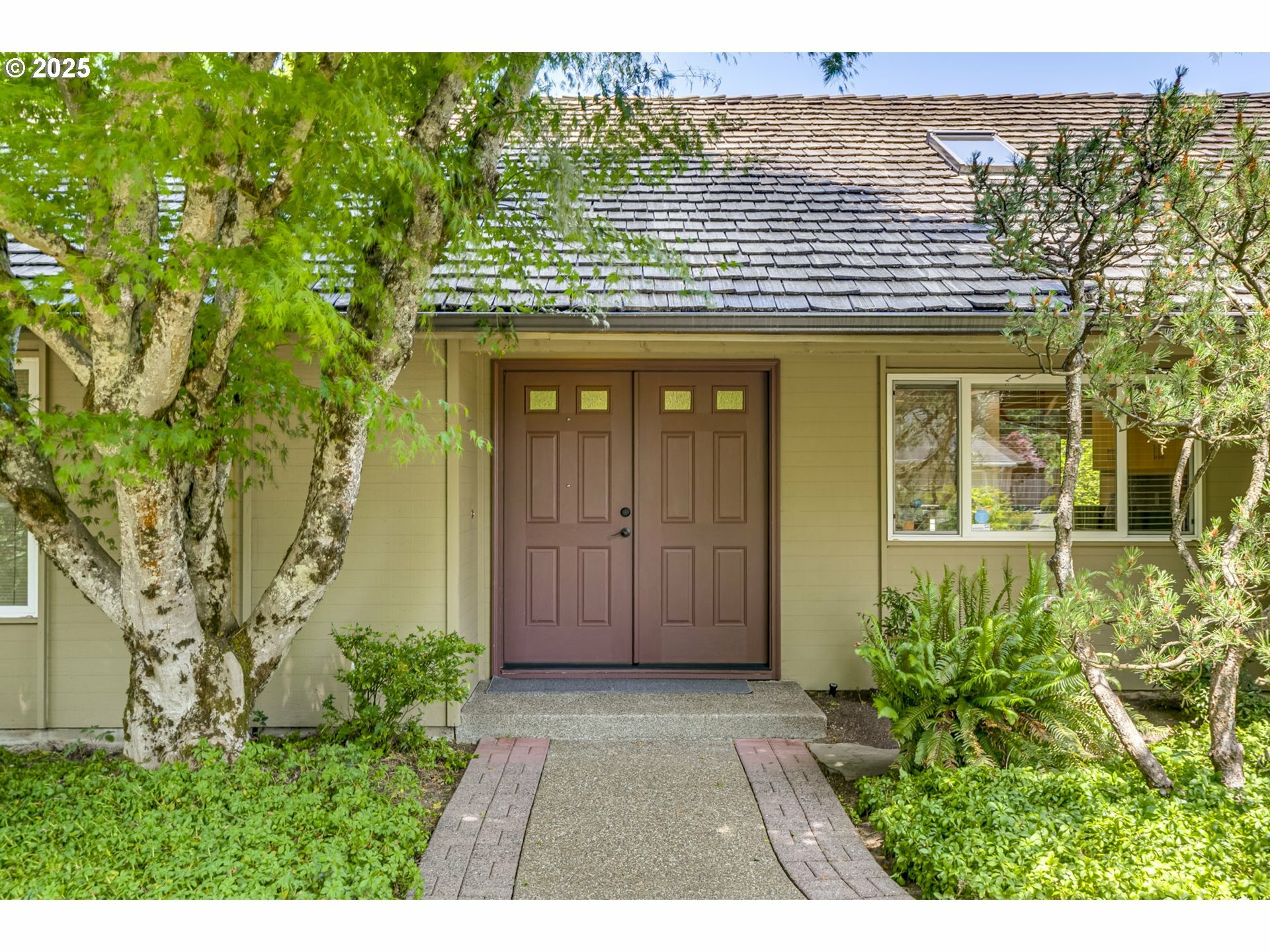 Property Photo:  5235 SW Santa Monica Ct  OR 97221 