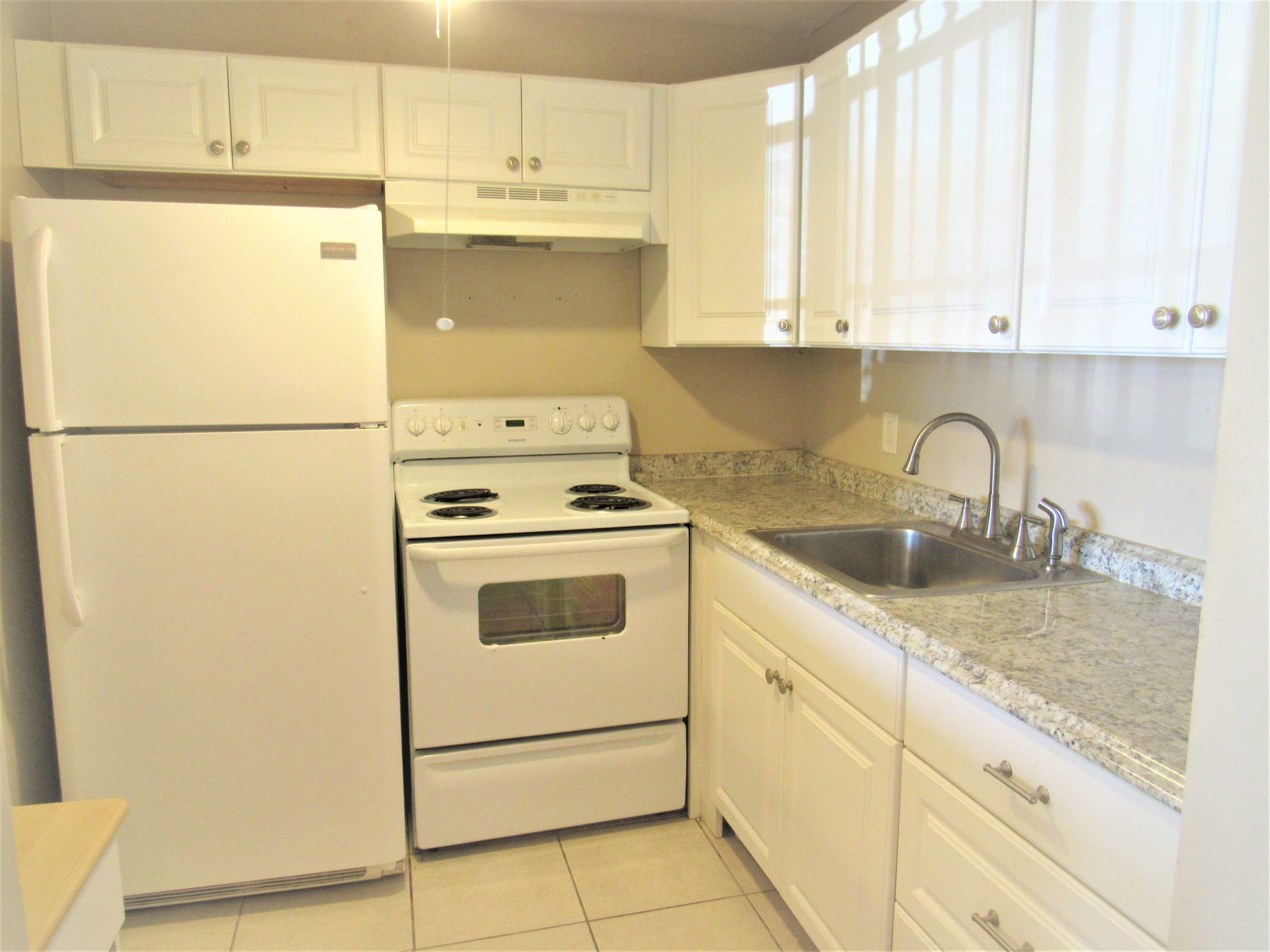 Property Photo: 214 Berkshire K FL 33417