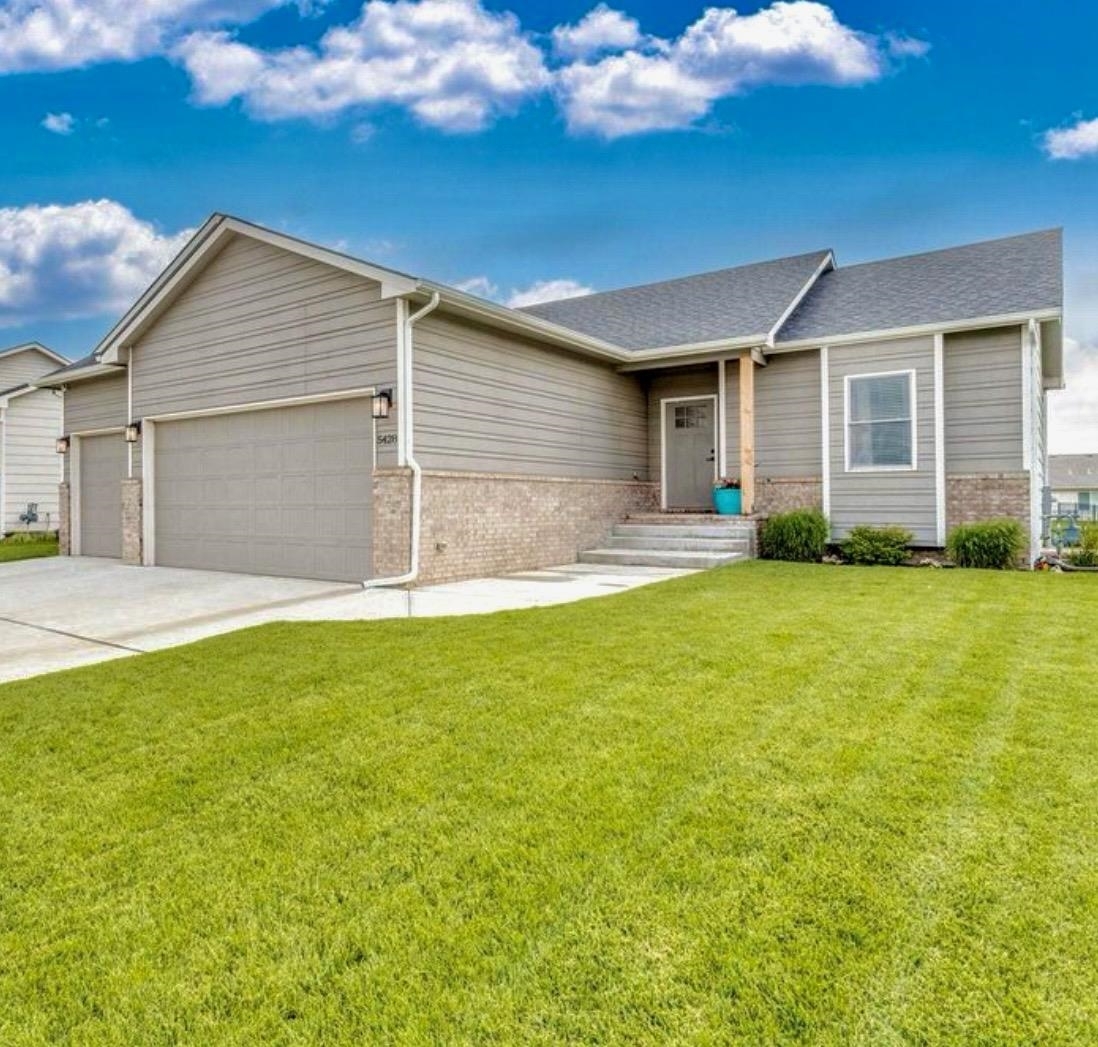 Property Photo: 5428 N Saint Paul Ct KS 67204