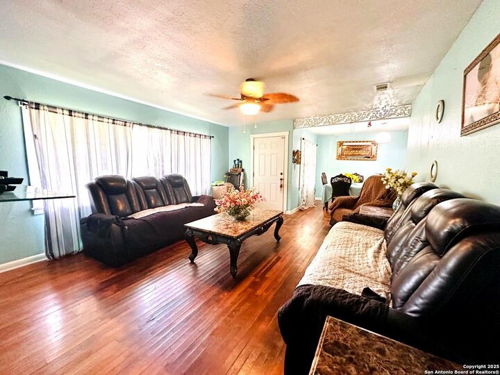 Property Photo:  1015 El Monte  TX 78201 